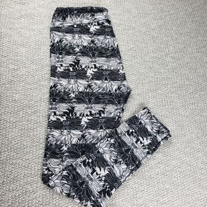 530sip LulaRoe Cruella Deville tall and curvy leggings